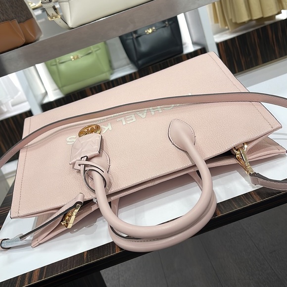 Michael Kors Medium Mirella 35S2G7ZT7L Tote Bag 
Powder Blush Multi
NWT - Picture 4 of 16